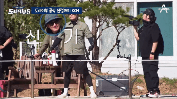 KCM 팔 근육에 당황한 김동현 .jpg | 인스티즈