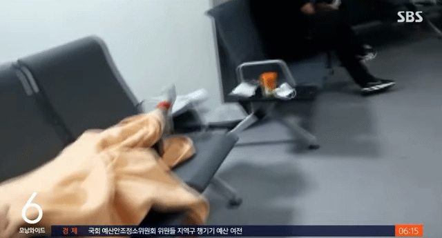 인천공항에서 4개월째 살고 있는 러시아 청년 5명 | 인스티즈