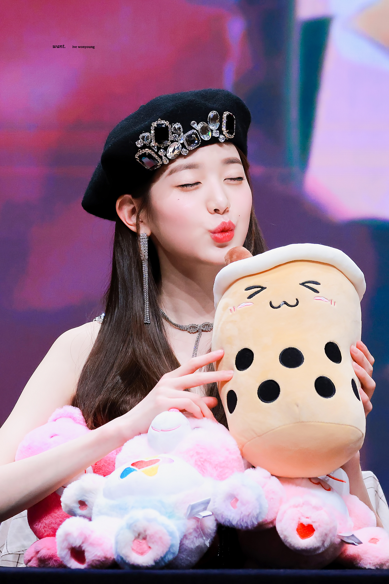 팬들 사이에서 비주얼 난리난 베레모 쓴 아이브 장원영.jpgif | 인스티즈