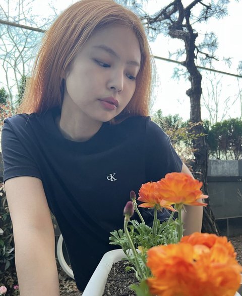 최근에 오렌지색으로 염색한 제니.. 그리고 그 결과 | 인스티즈