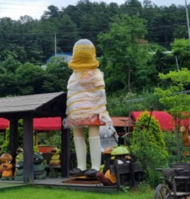 스포)오징어게임 무궁화 인형 근황.jpg + 수정 | 인스티즈