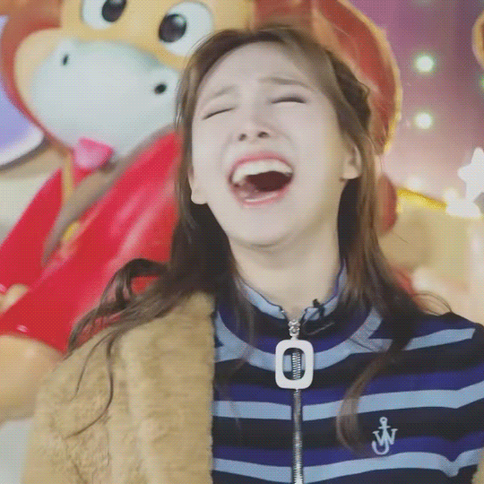 은근히 신난 나연이 | 인스티즈