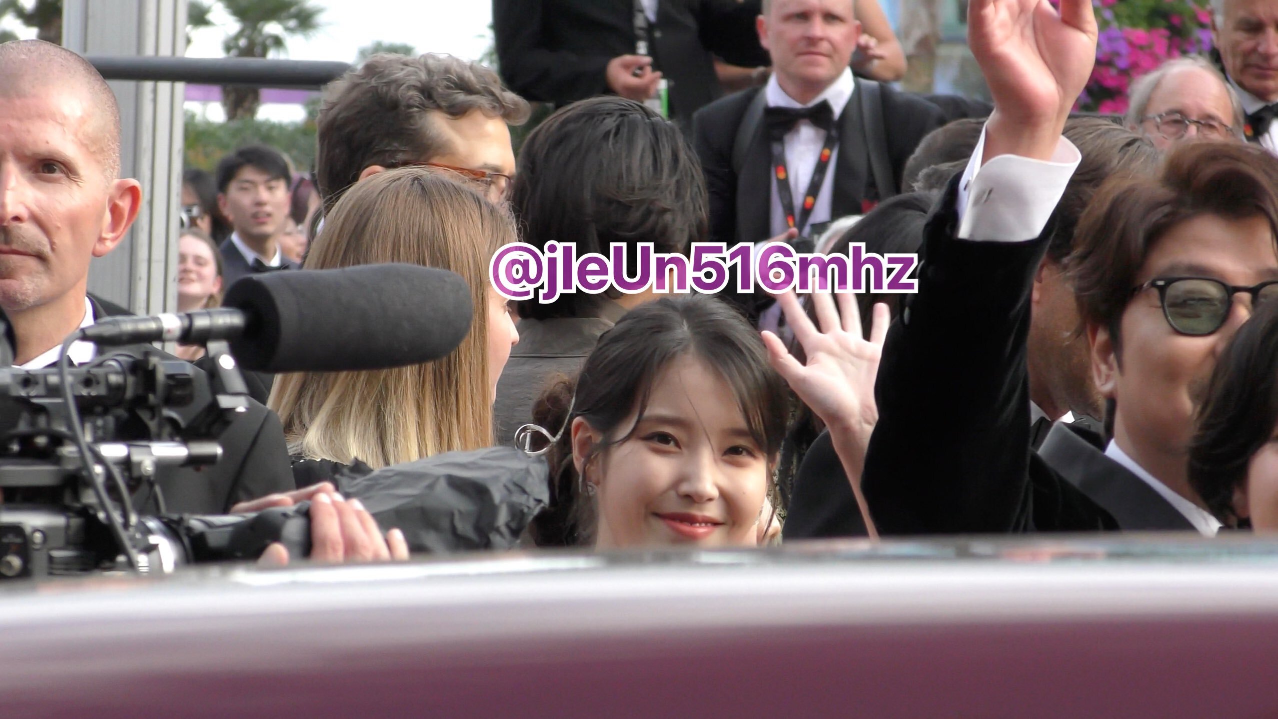 칸 영화제에서 팬 만난 아이유 | 인스티즈