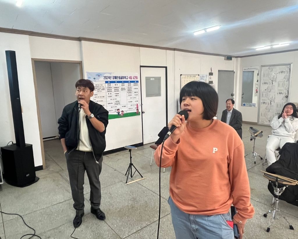 - &문화예술 공공형일자리& - 장애인문화예술단체 희망을노래하는사람들 우리 장애인 ♿️ 문화예술인 공공일자리 팀들은 오늘도 열정적인... 