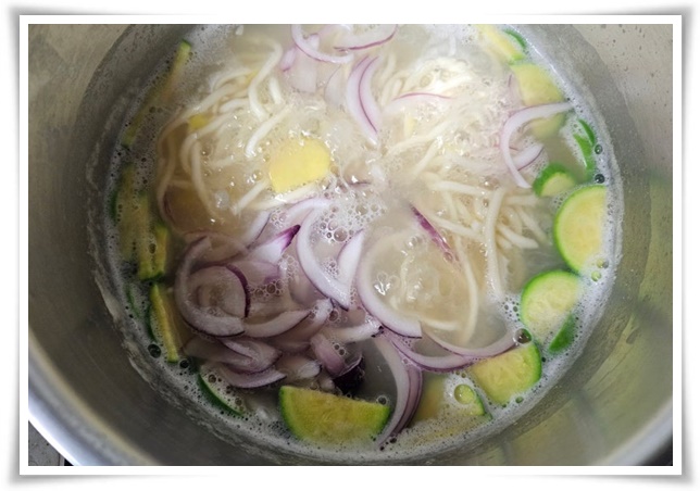 바지락칼국수 이미지