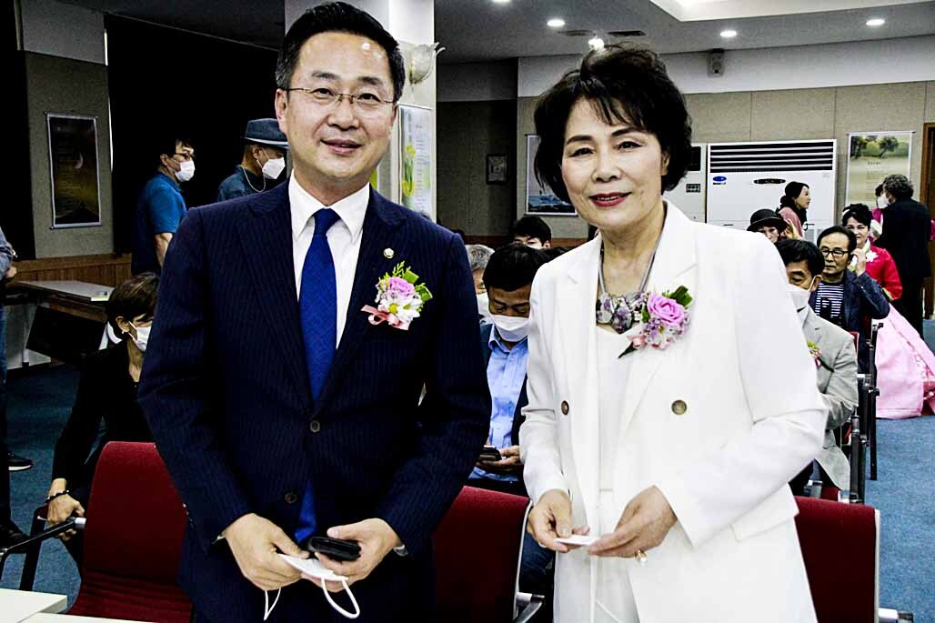 중구문협 13주년 기념식 & 「중구문학」 제12호 출판기념회 - …… 각종행사 후기화보 - 상록수 문화원 인터넷 뉴스 중구문협 13주년 기념식... 