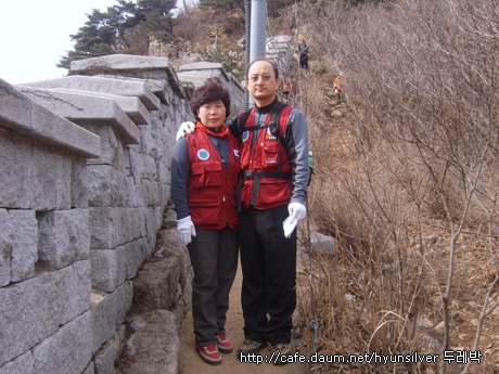 지나는 산악인에게 한장의 사진을 부탁 해본다..