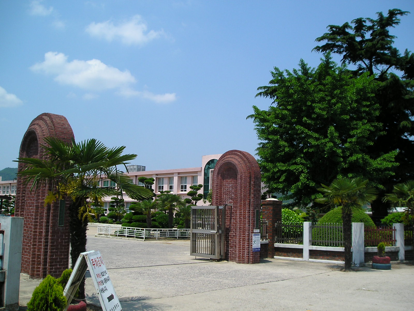 용산초등학교 이미지