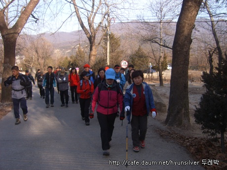 산행은 웃으며 시작되었다.