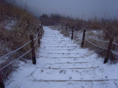 산넘어 산이라더니..........