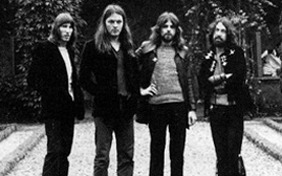 4. Pink Floyd – Comfortably Numb (1979) (from [The Wall] / Guitarist : David Gilmour)