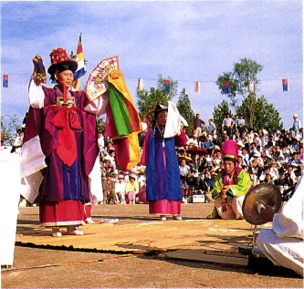 서해안 배연신굿 및 대동굿. 안전과 풍어를 빈다.