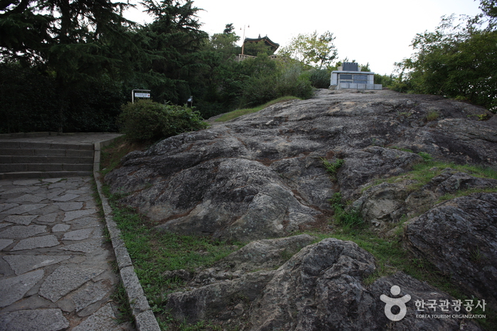 이난영의 목포의 눈물 노래비