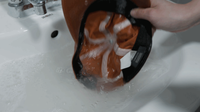 모양 변형없이 깨끗하게 야구모자 세탁하는 방법