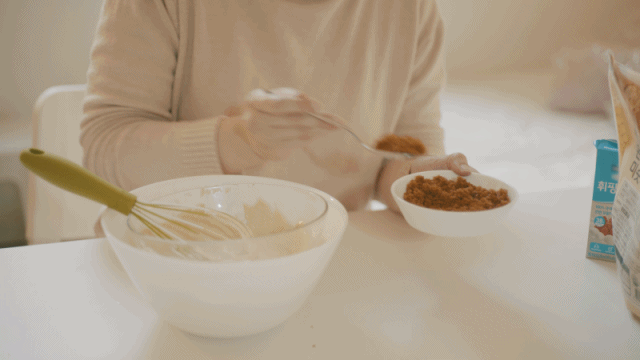 미숫가루로 달고나 커피를? 700번 저어본 달고나 라떼 도전기