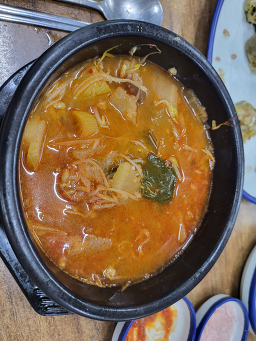 Hwanghaedosundaebossam (황해도순대보쌈) 2