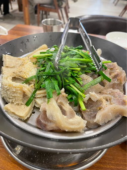 Bujatjipgomtang (부잣집곰탕) 1