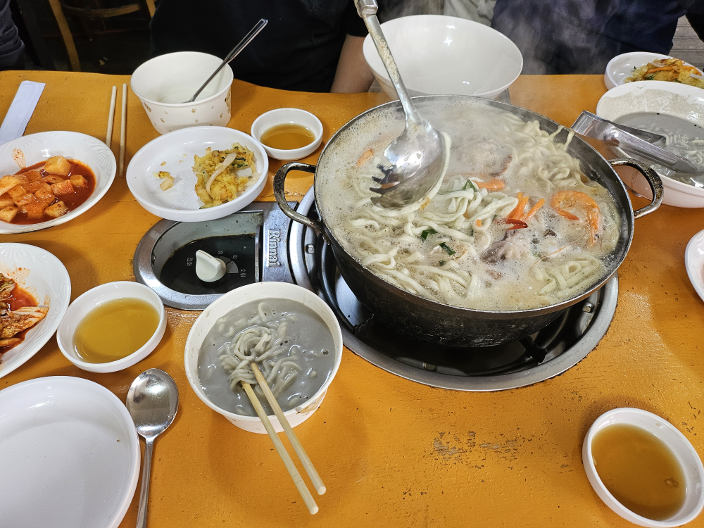 Saseondaehaemulkalguksu (사선대해물칼국수) 3