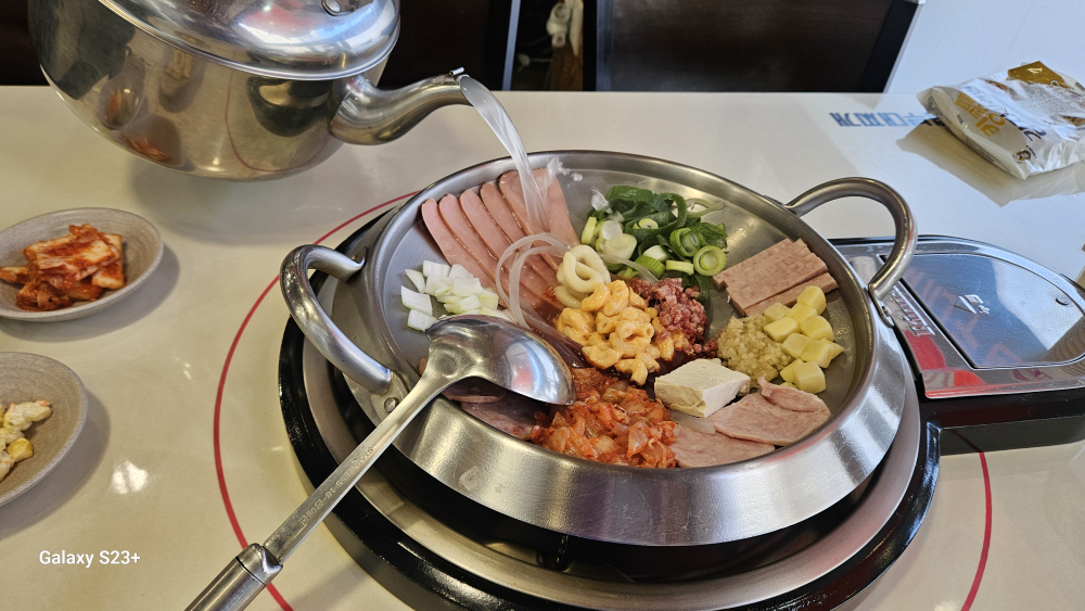 Kingkongbudaejjigae (킹콩부대찌개) 2