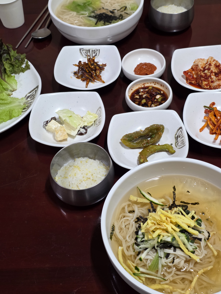 Golmokansonguksu (골목안손국수) 2