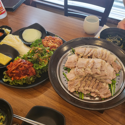 Wonhalmeonibossam (원할머니보쌈) 3