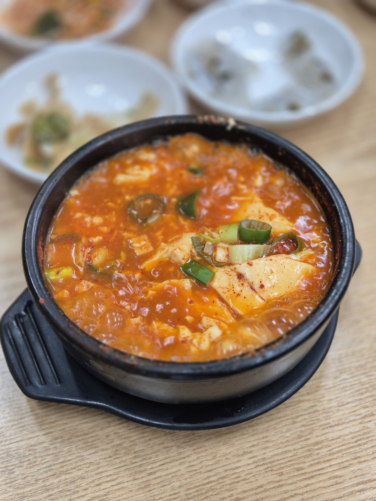 Eommasongamasotsundubu (엄마손가마솥순두부) 1