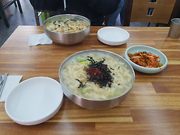 Jayangdongsonkalguksu (자양동손칼국수) 3