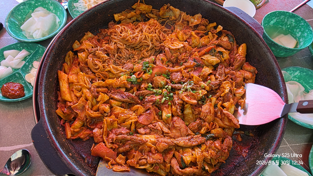 Chuncheonjipdakgalbi (춘천집닭갈비) 1