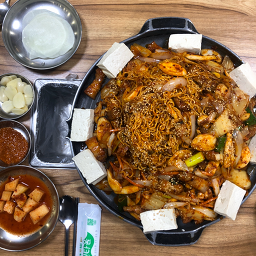 통돼지두루치기&김치찌개전문점 대표 사진