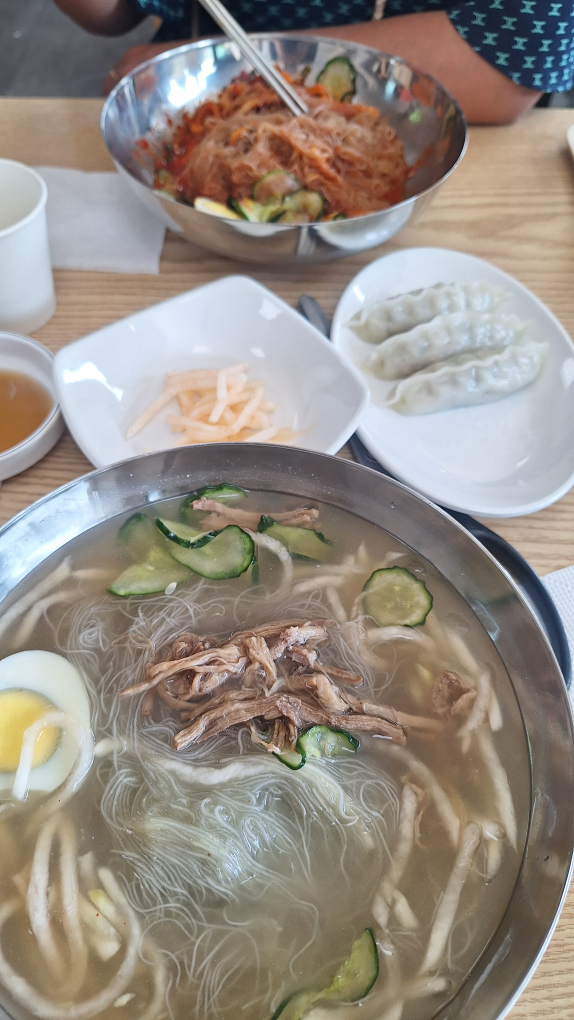 Yeoreobunmyeonok (여러분면옥) 1