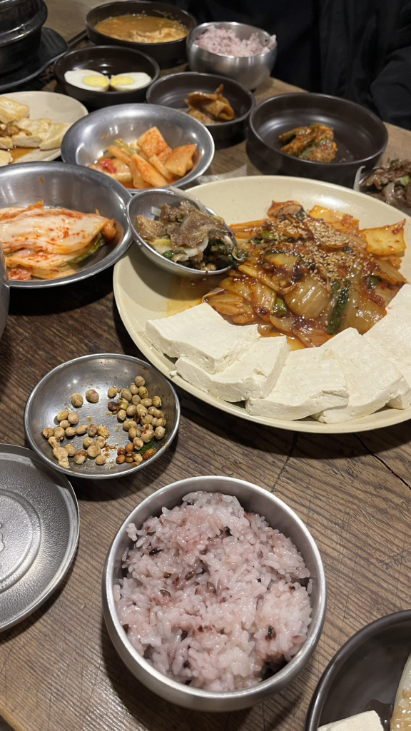 충주통나무묵집 3