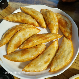Gaemijjamppong (개미짬뽕) 1
