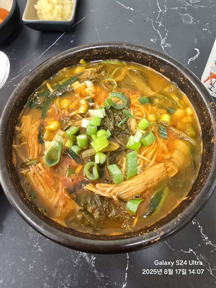 Daebakjjin jangeoguksu (대박찐 장어국수) 2