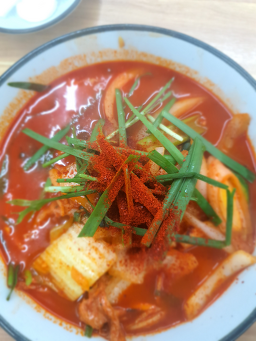 Hongcheonjjamppongjeonmunjeom (홍천짬뽕전문점) 2