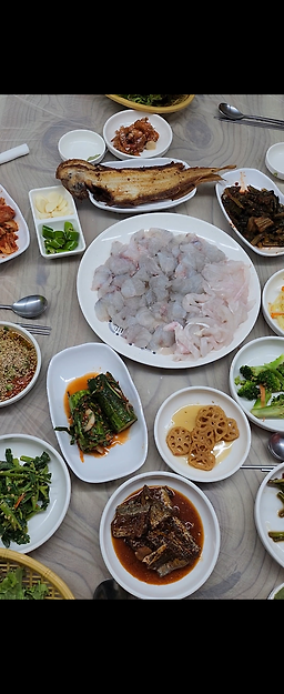 Seommaeulhoetjip (섬마을횟집) 1