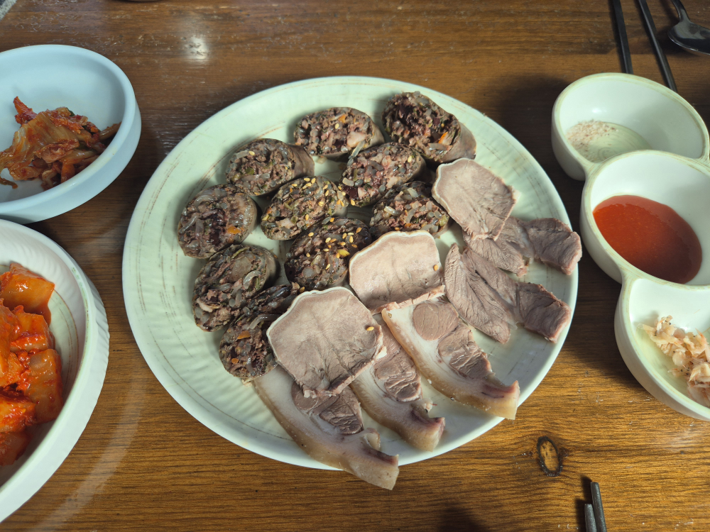 Jangsusundaeguk (장수순대국) 1