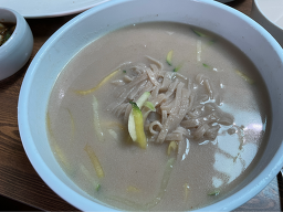 Samreunggohyangkalguksu (삼릉고향칼국수) 1