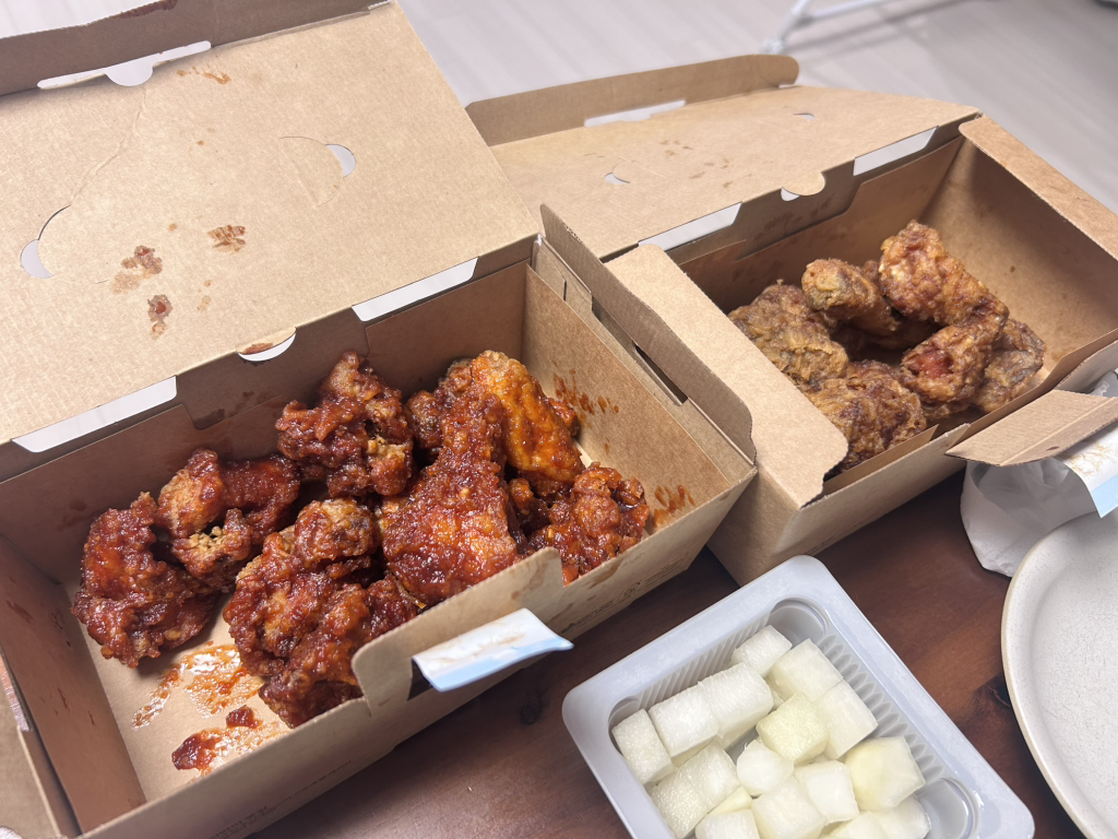 Gyochonchikin nokbeonjeom (교촌치킨 녹번점) 3