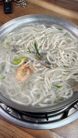 Pulhyanggigungjunghaemulkalguksu (풀향기궁중해물칼국수) 1
