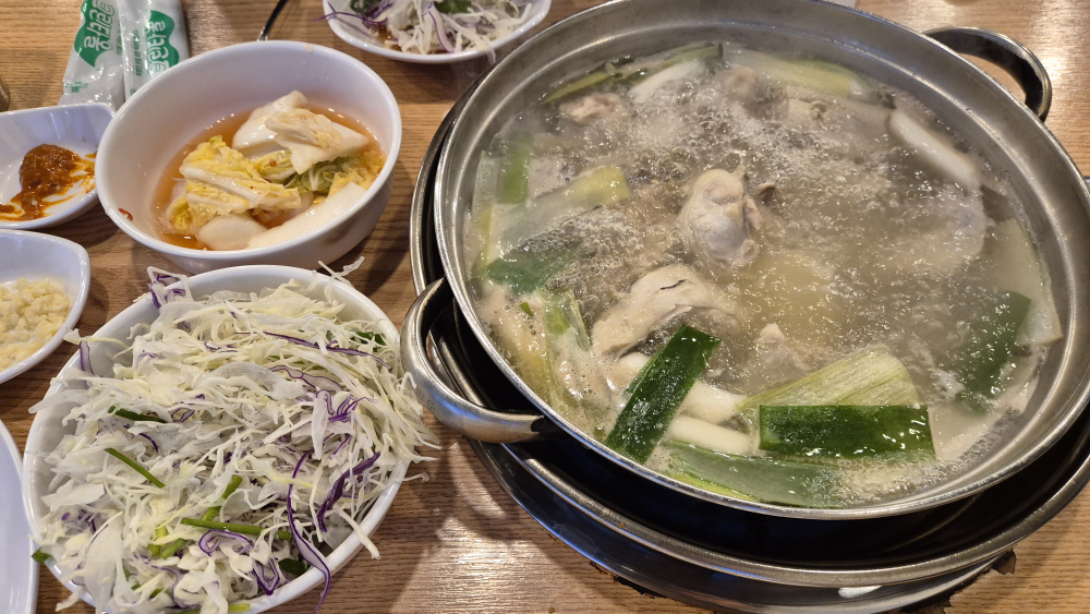 Gongneungdakhanmari (공릉닭한마리) 1
