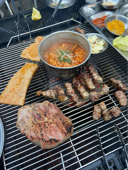 베이스캠프 홍대본점 대표 사진