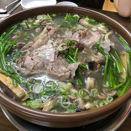 Yunganeyuhwangori (윤가네유황오리) 1