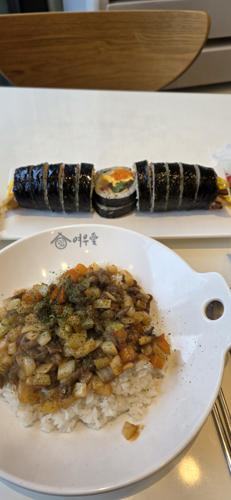 Yeouaegimbap (여우애김밥) 2