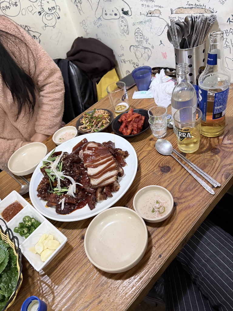 Myeongjangsujejokbal (명장수제족발) 3