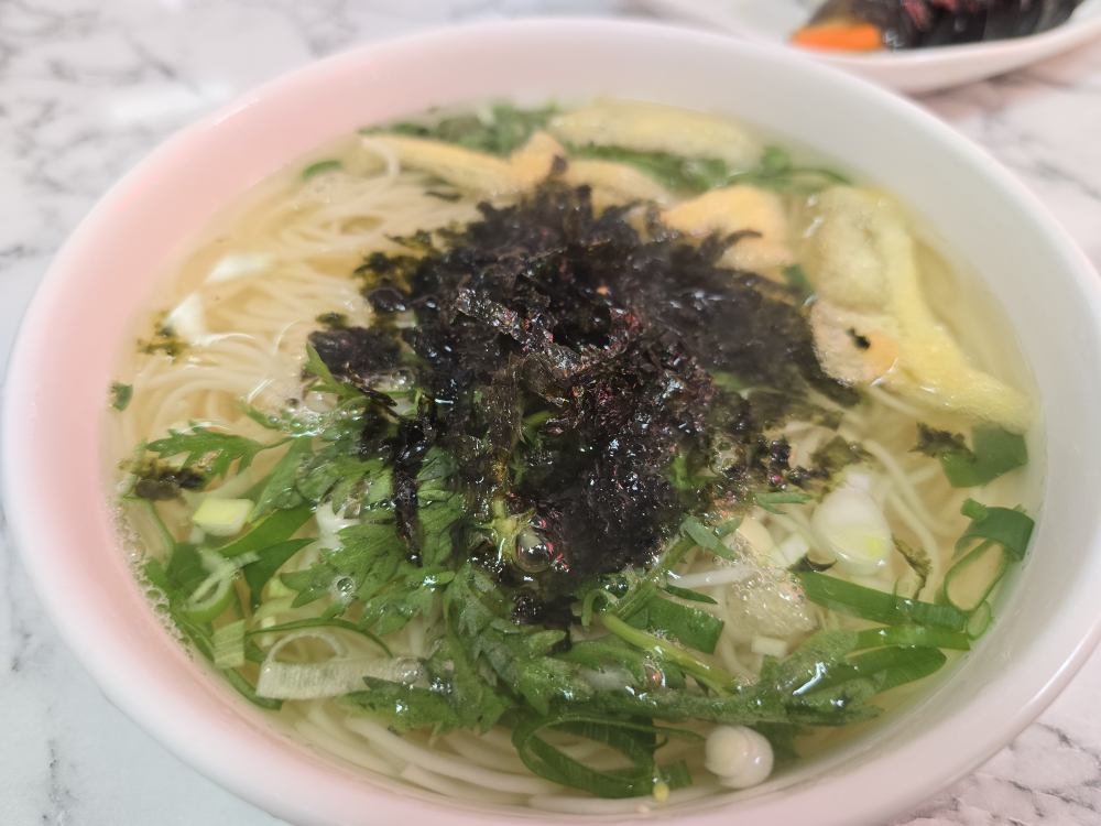 Guksugamatitneunjip (국수가맛있는집) 1
