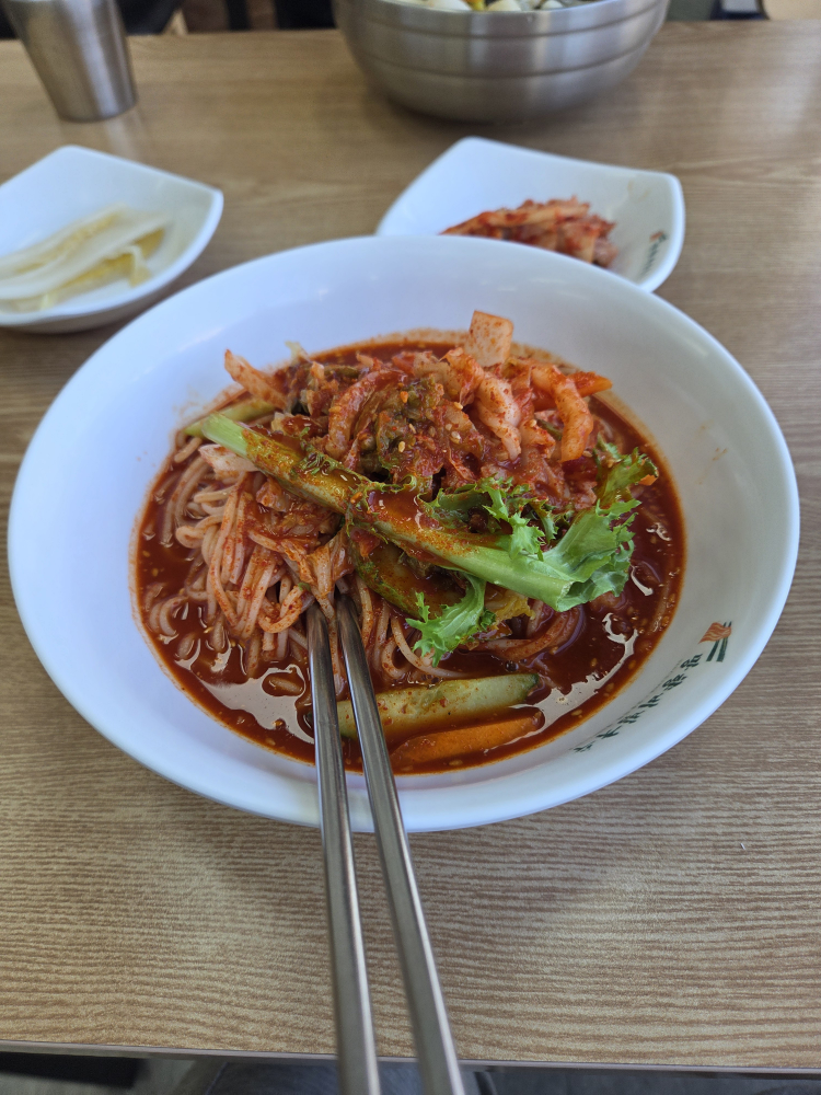 Manghyangbibimguksu (망향비빔국수) 3