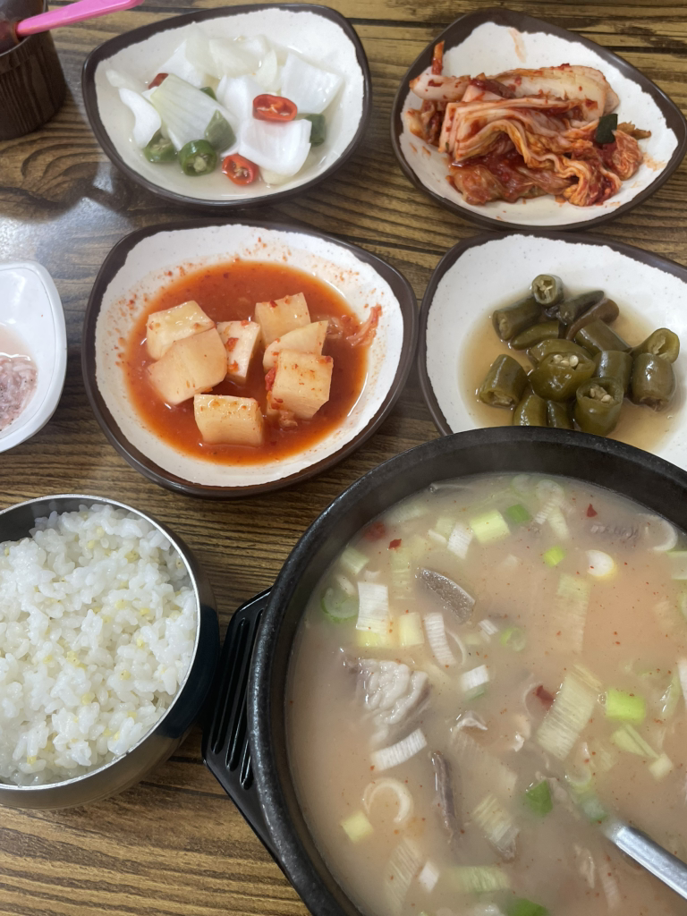 Gabojasomeorigukbap (가보자소머리국밥) 3