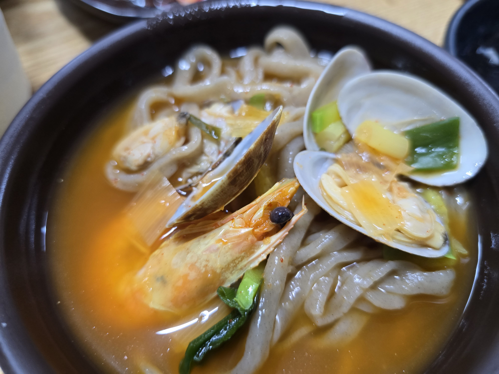 Yusinhaemulkalguksu (유신해물칼국수) 1
