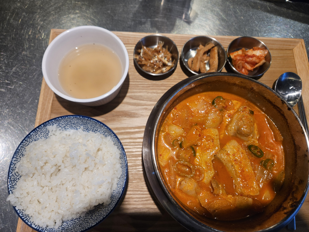 식스트릿 대표 사진