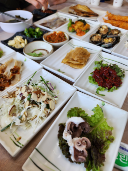 Dokdohoetjip (독도횟집) 3